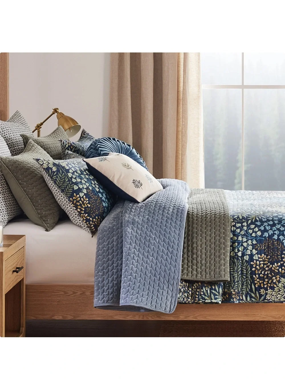 LEVTEX HOME ENGLISH FOREST TWIN QUILT SET COLOR: navy new
